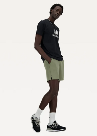 Футболка мужская New Balance Sport Essentials Logo черного цвета