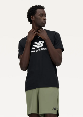 Футболка мужская New Balance Sport Essentials Logo черного цвета