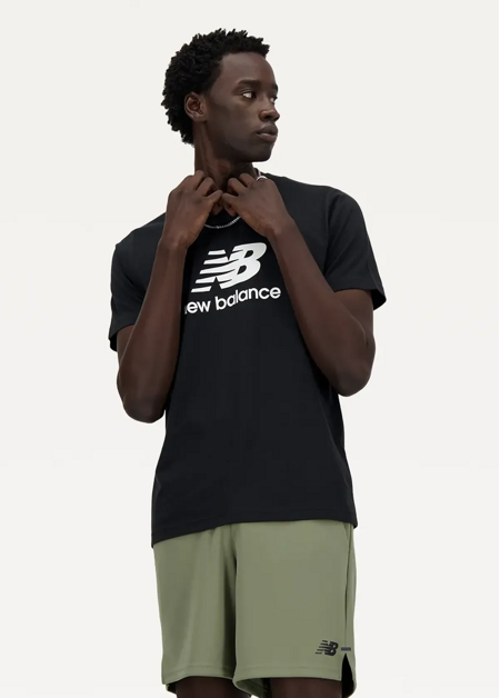 Футболка чоловіча New Balance Sport Essentials Logo чорного кольору