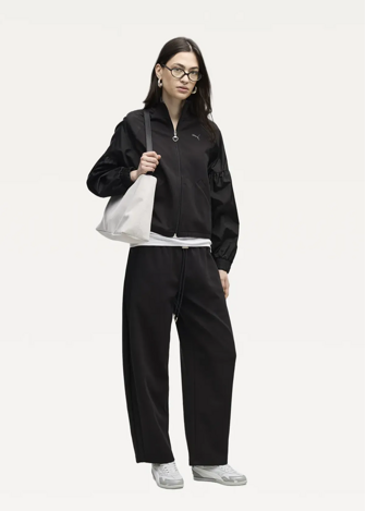Ветровка женская PUMA HER Full-Zip Relaxed Jacket черного цвета