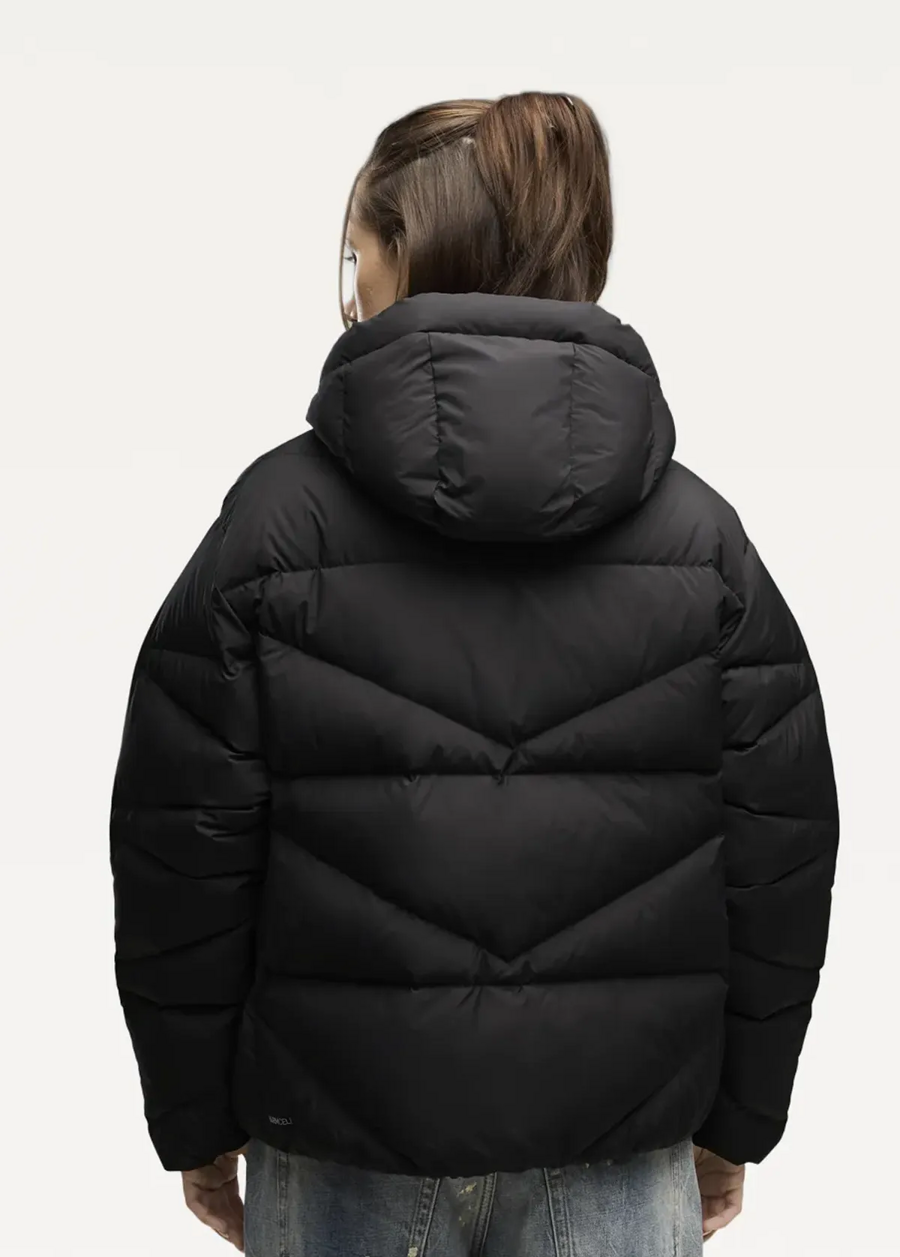 Куртка-пуховик женская  PUMA Hooded Down Puffer Jacket W черного цвета