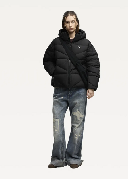 Куртка-пуховик жіночий PUMA Hooded Down Puffer Jacket W чорного кольору