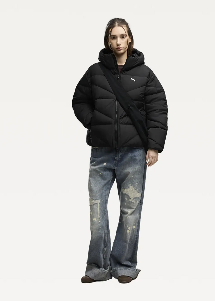 Куртка-пуховик женская  PUMA Hooded Down Puffer Jacket W черного цвета