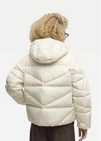 Куртка-пуховик женская PUMA Hooded Down Puffer Jacket W Alpine Snow