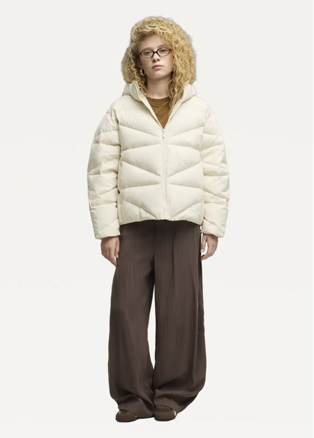 Куртка-пуховик жіночий PUMA Hooded Down Puffer Jacket W Alpine Snow