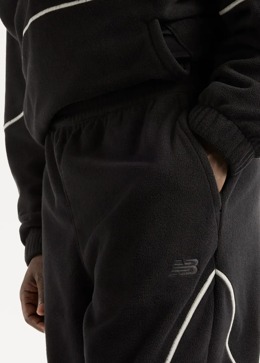 Штани чоловічі New Balance Trackside Polar Fleece чорного кольору