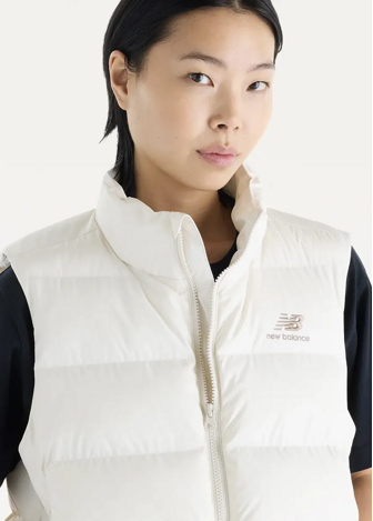 Жилет жіночий New Balance Boston Puffer молочного кольору