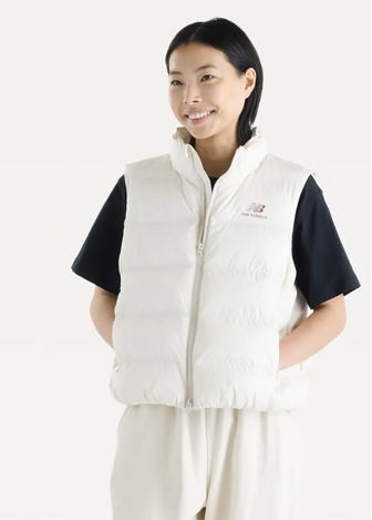 Жилет жіночий New Balance Boston Puffer молочного кольору
