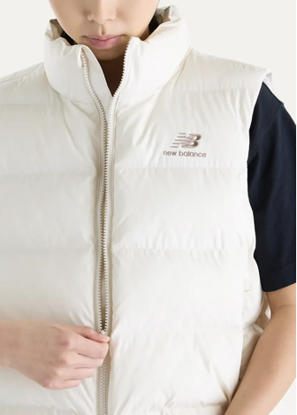 Жилет жіночий New Balance Boston Puffer молочного кольору
