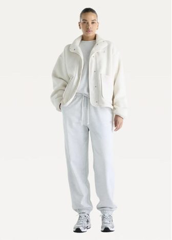 Куртка жіноча New Balance High Pile Fleece Sherpa молочного кольору