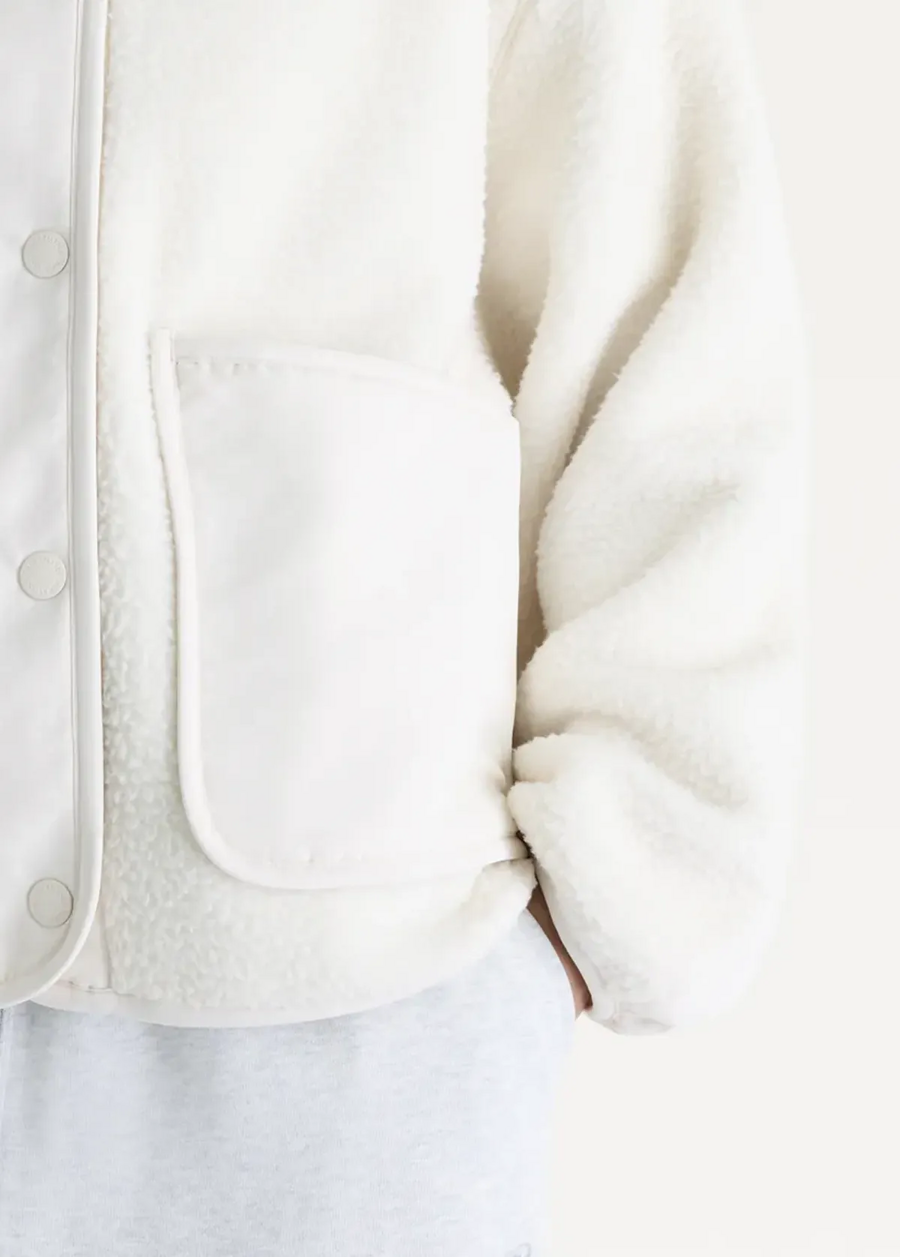 Куртка жіноча New Balance High Pile Fleece Sherpa молочного кольору