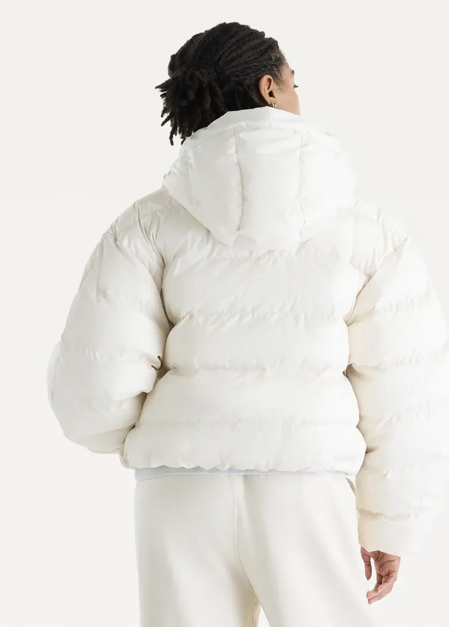 Куртка-пуховик жіноча New Balance Boston Puffer молочного кольору, фото 2