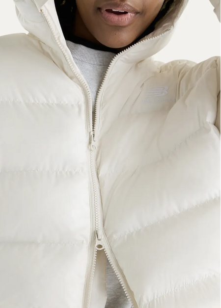 Куртка-пуховик жіноча New Balance Boston Puffer молочного кольору