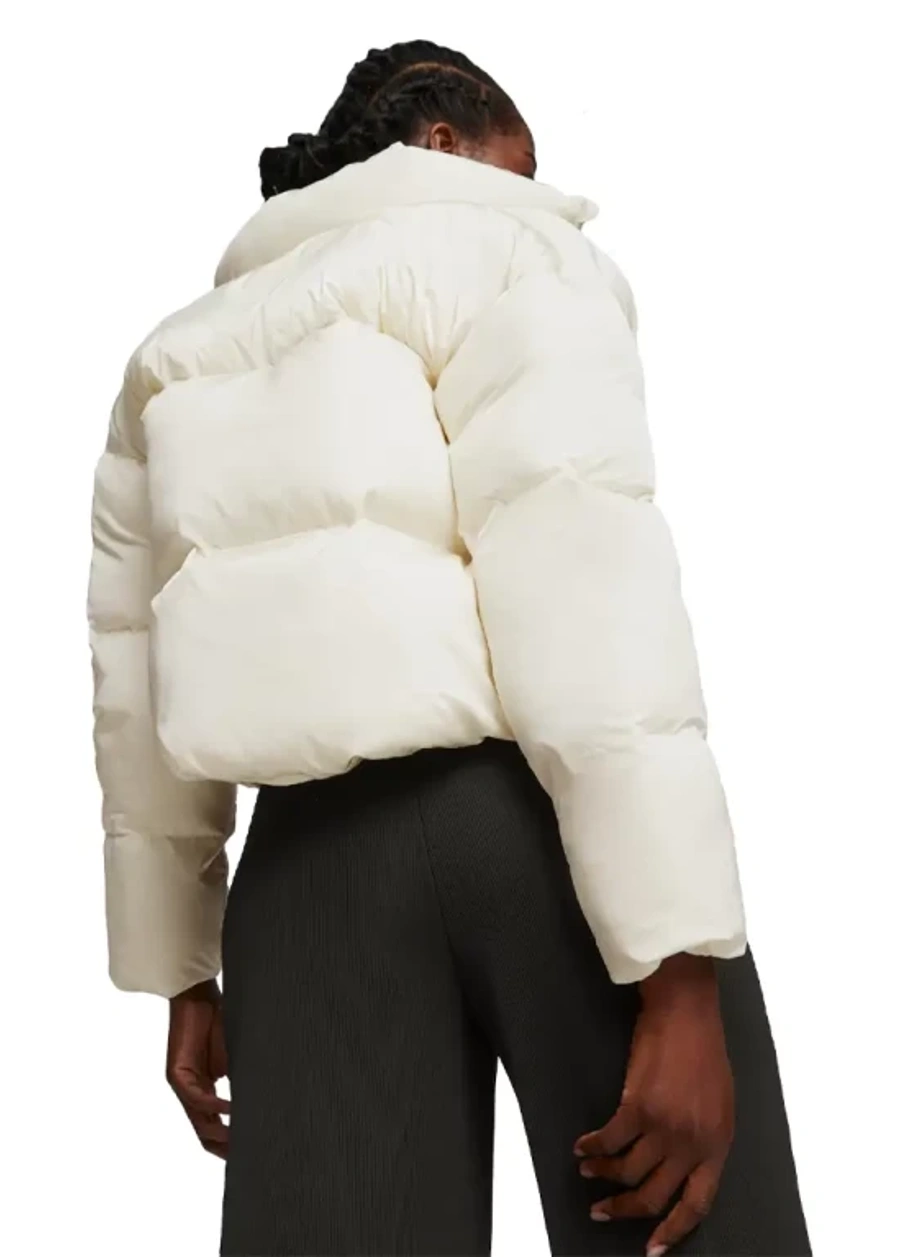 Куртка женская Puma Classics Oversized Puffer бело-молочного цвета