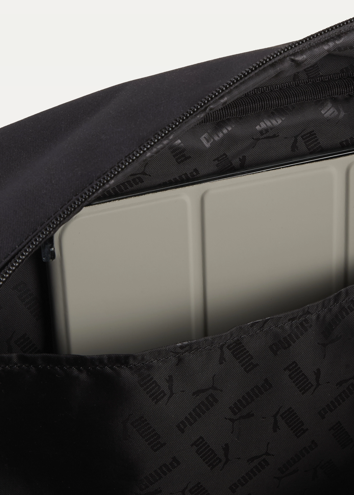 Спортивна сумка PUMA CAMPUS Grip Bag Unisex чорного кольору