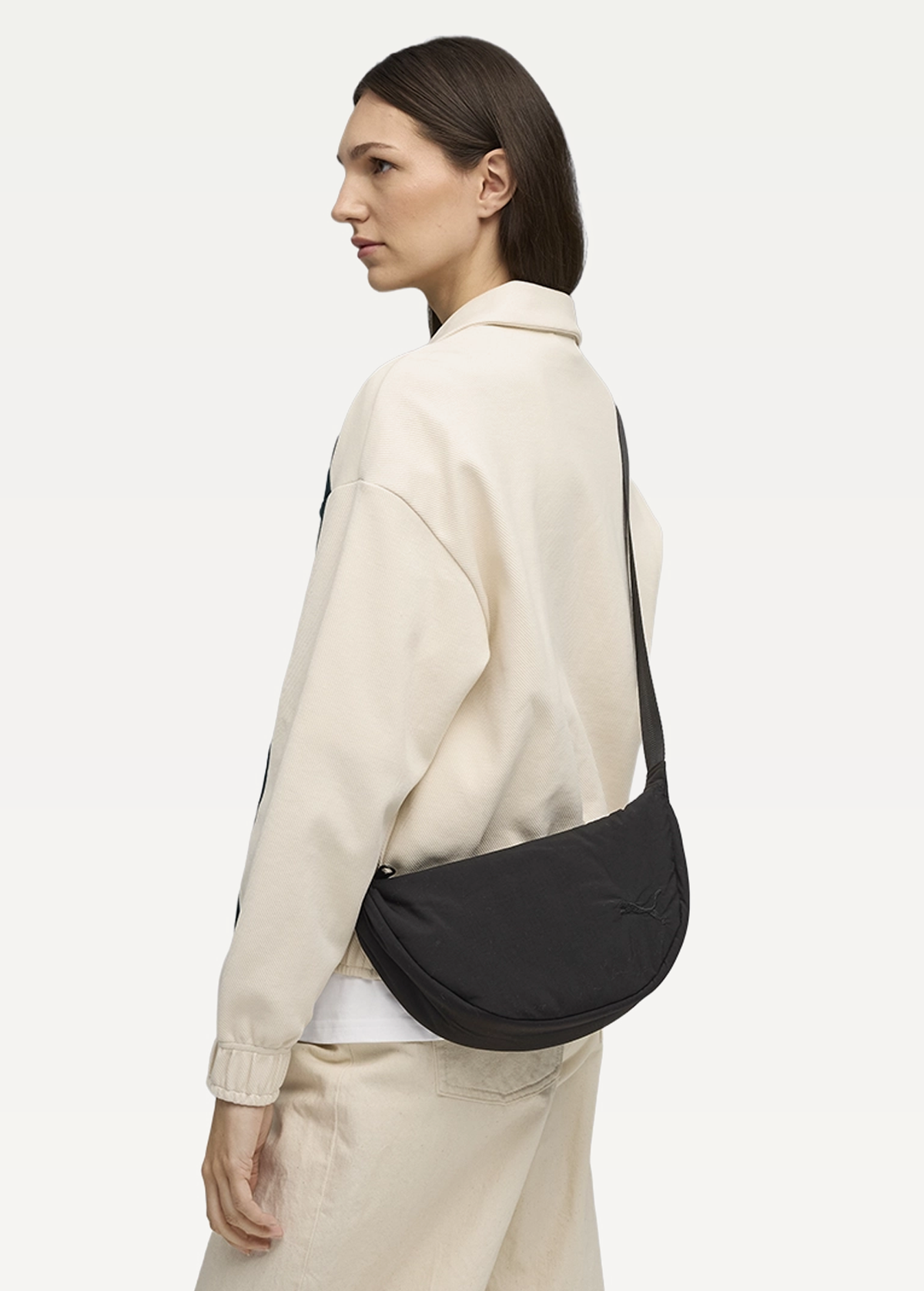 Женская сумка PUMA HER Half Moon Bag черного цвета