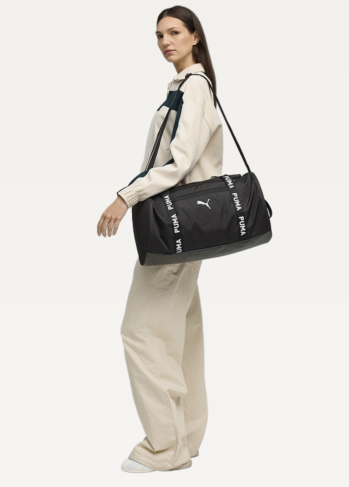 Спортивна сумка жіноча PUMA AT ESS Barrel Bag чорного кольору