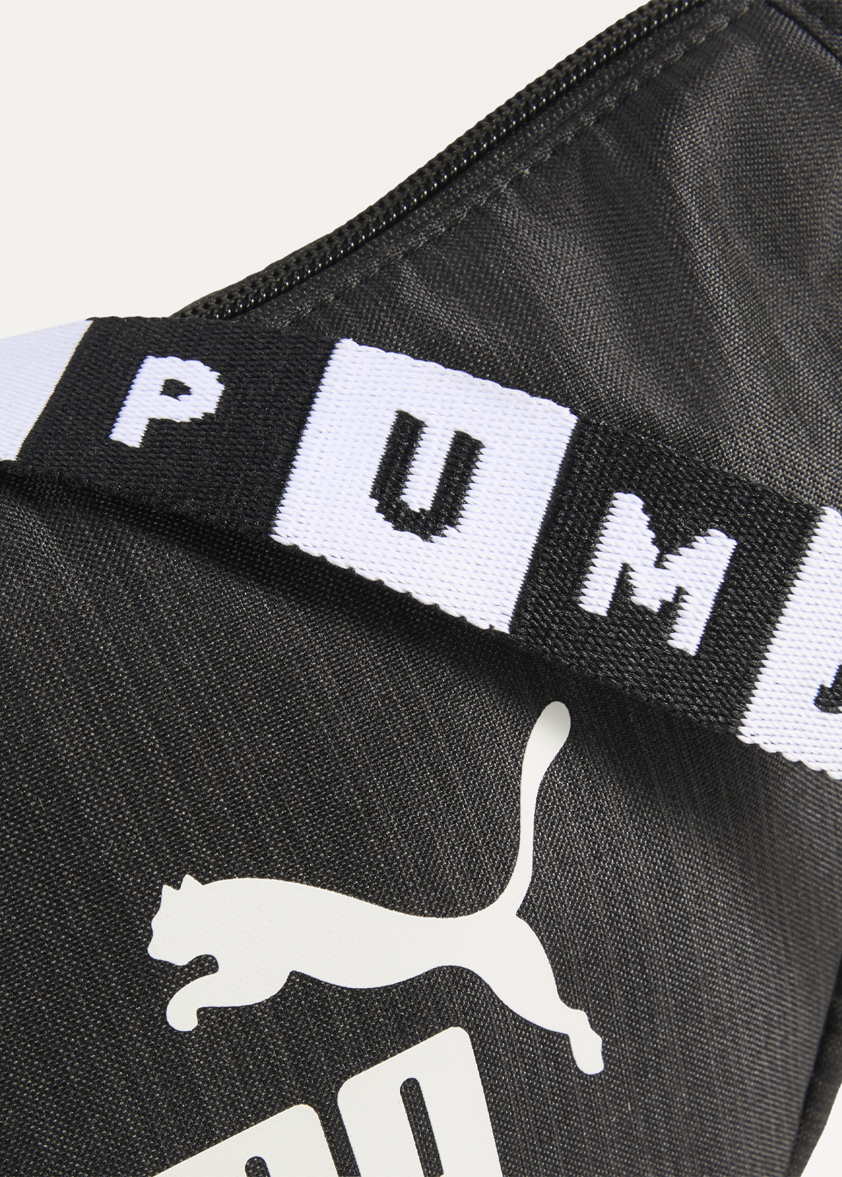 Сумка жіноча PUMA BASE Half Moon Bag B&W чорного кольору