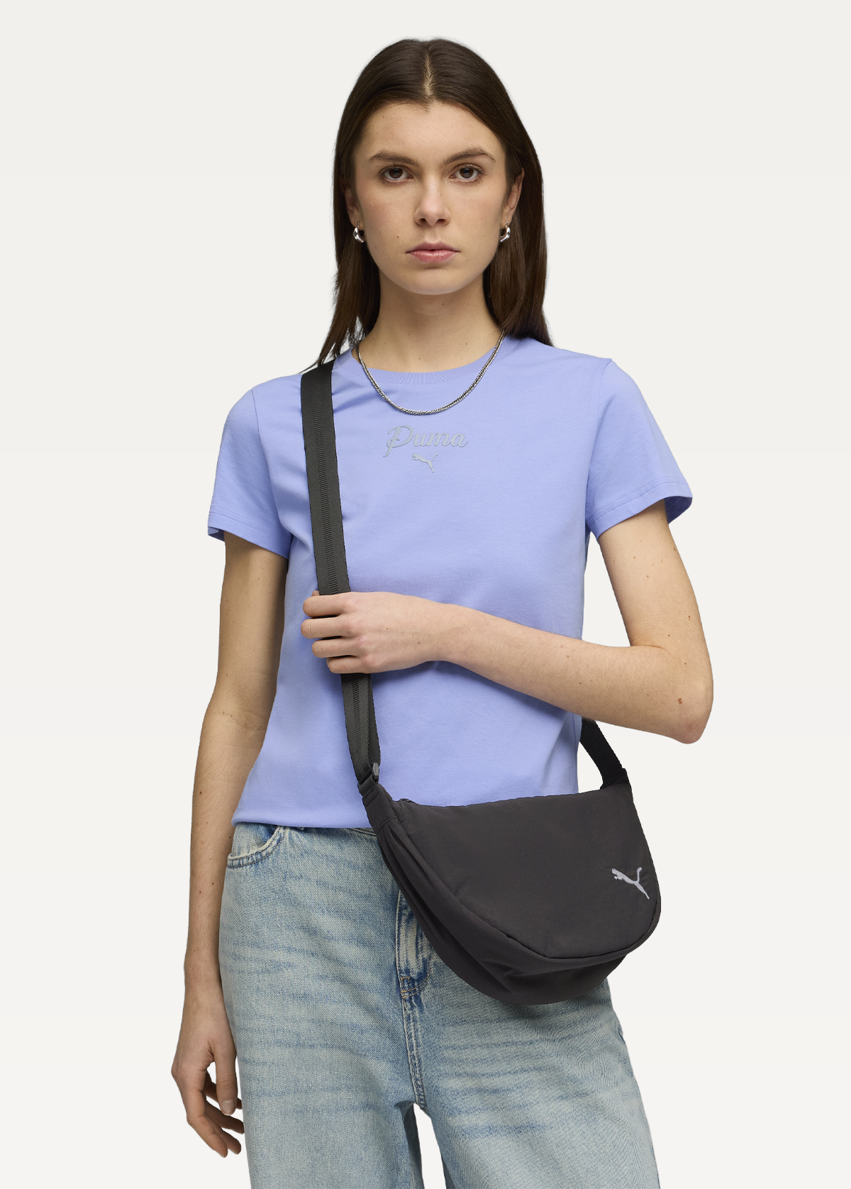 Сумка жіноча  PUMA HER Half Moon Bag чорного кольору