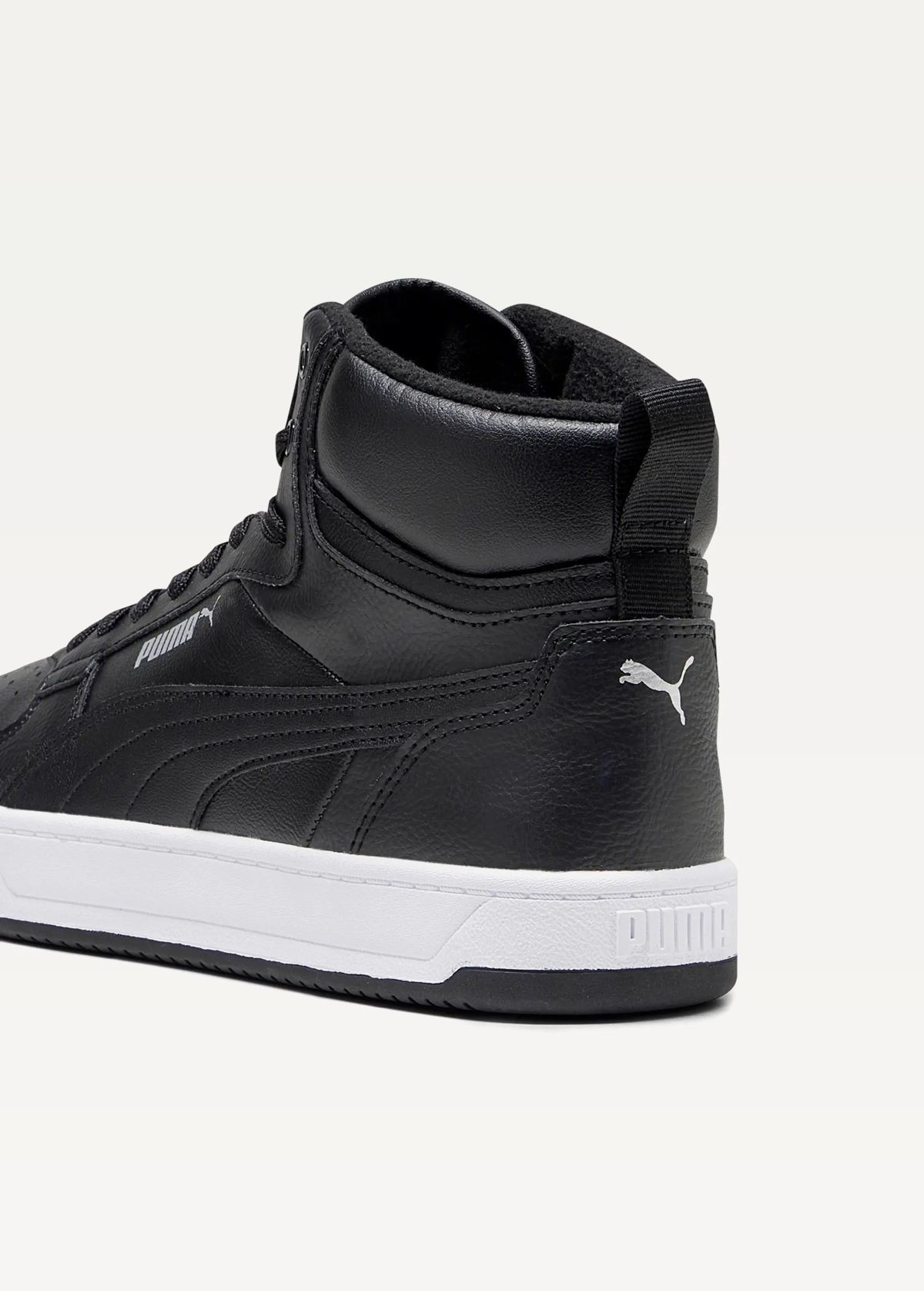 Черевики чоловічі PUMA Puma Caven 2.0 Mid WTR чорного кольору