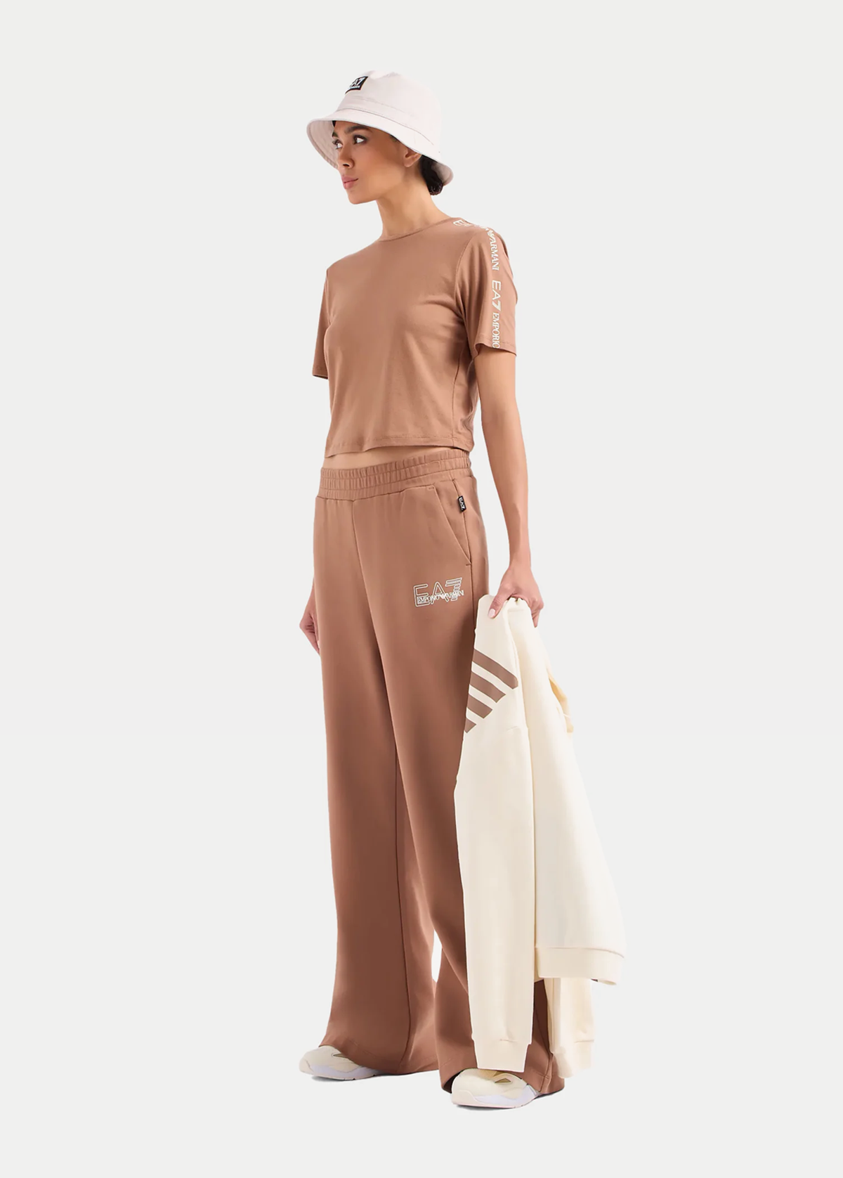 Спортивные штаны женские EA7 Emporio Armani TROUSER светло-коричневого цвета