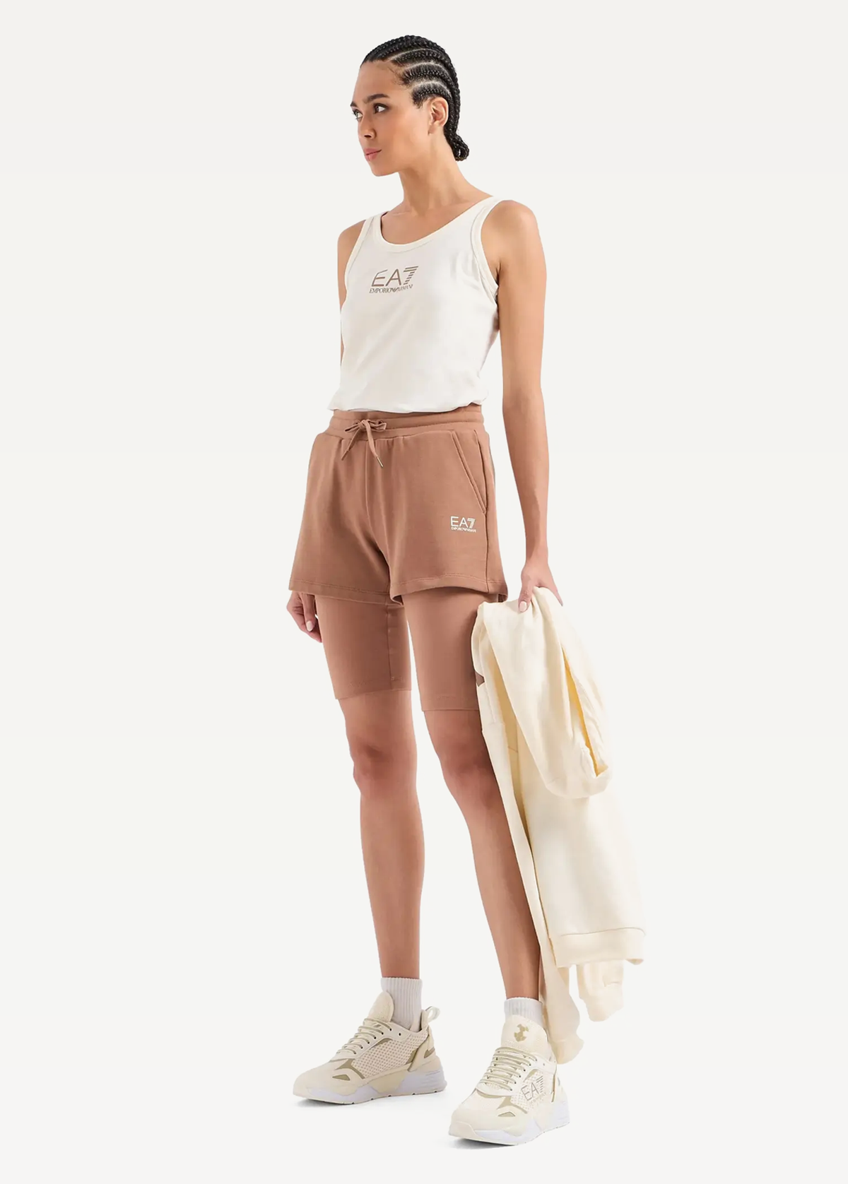 Спортивные шорты женские EA7 Emporio Armani SHORTS светло-коричневого цвета