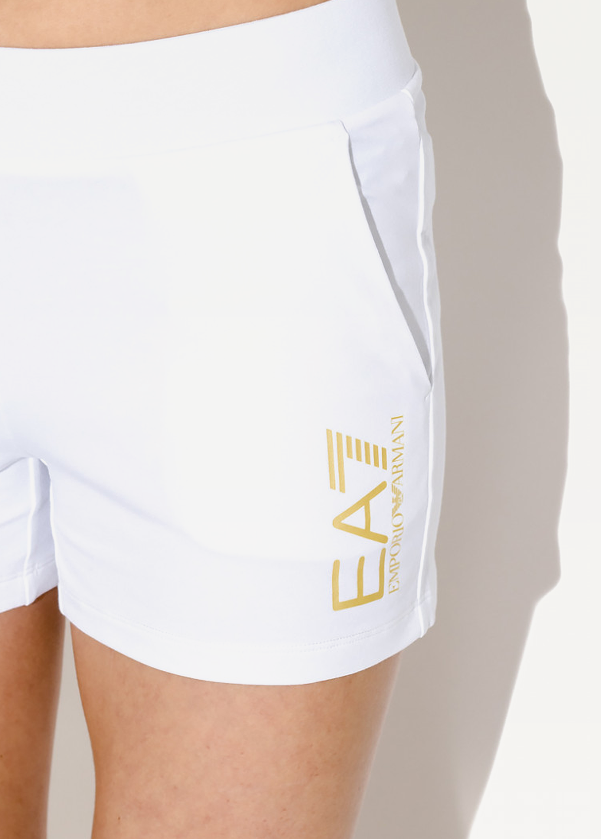 Шорты EA7 Emporio Armani белого цвета (3KTS58 TJ31Z 1100)
