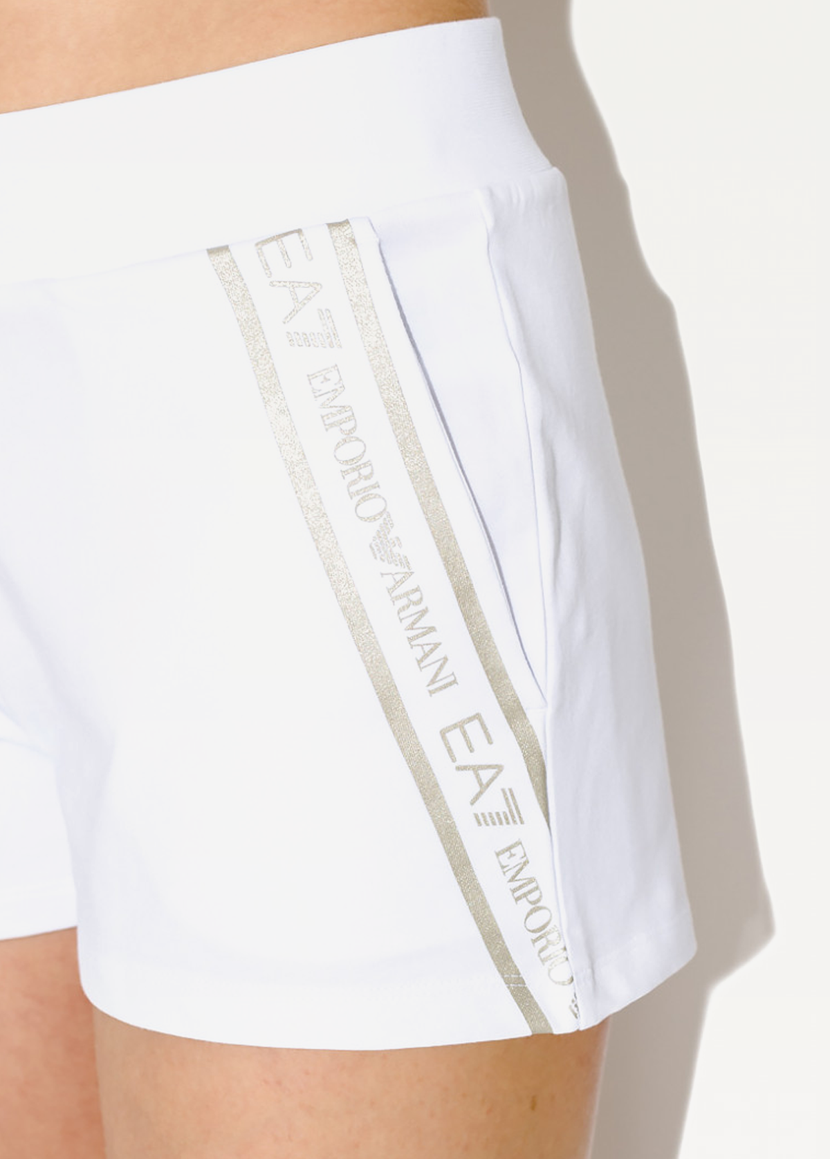 Шорты EA7 Emporio Armani белого цвета (3KTS59 TJ5FZ 0101)