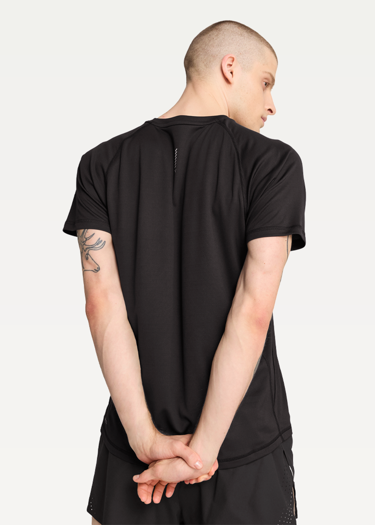 Футболка мужская PUMA RUN VELOCITY TEE (POLY) черного цвета