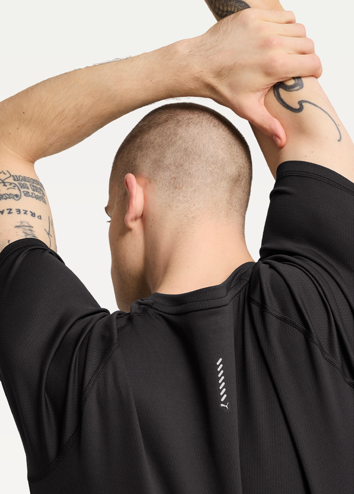 Футболка мужская PUMA RUN VELOCITY TEE (POLY) черного цвета