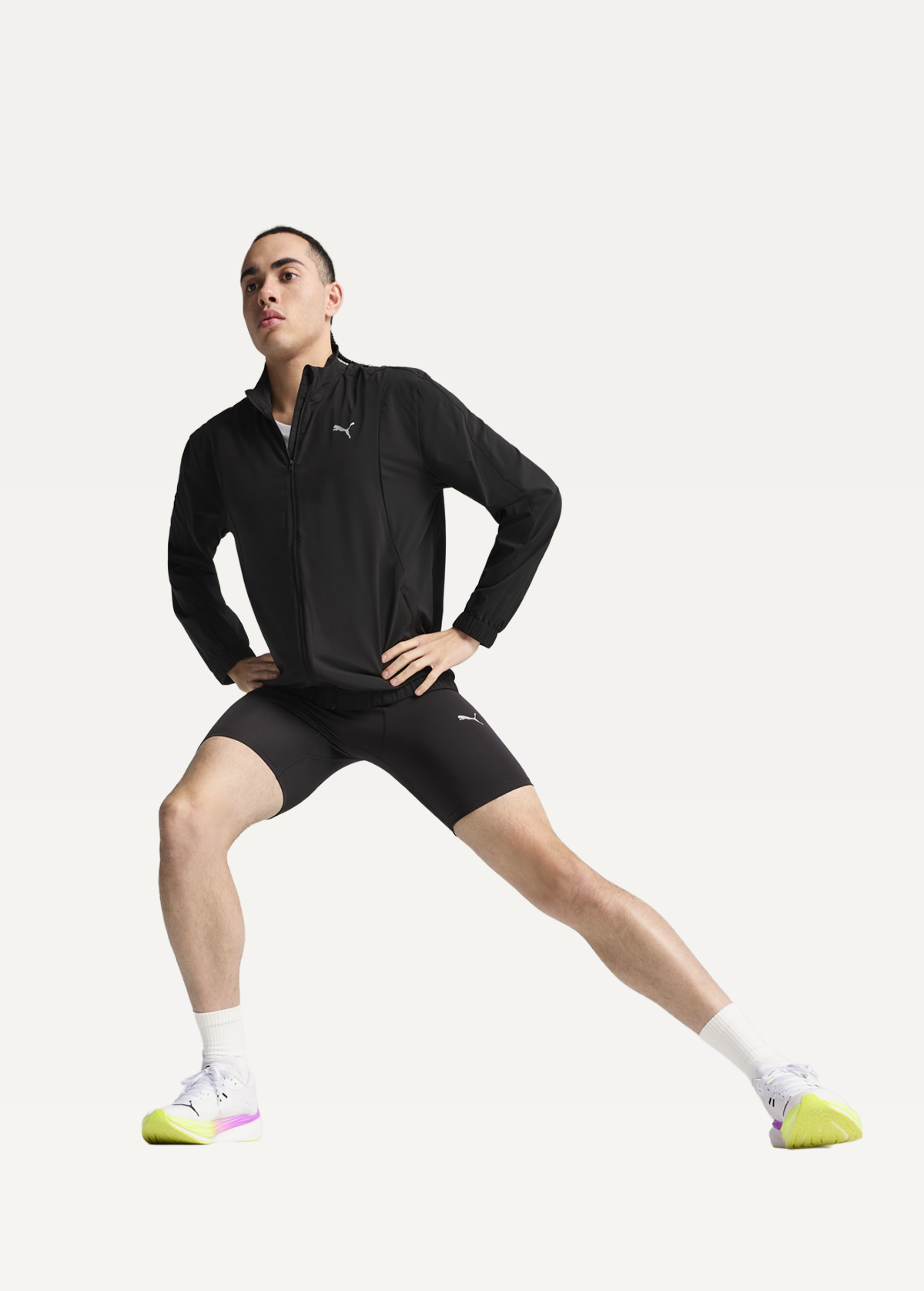 Спортивная куртка мужская PUMA RUN VELOCITY WOVEN JACKET черного цвета