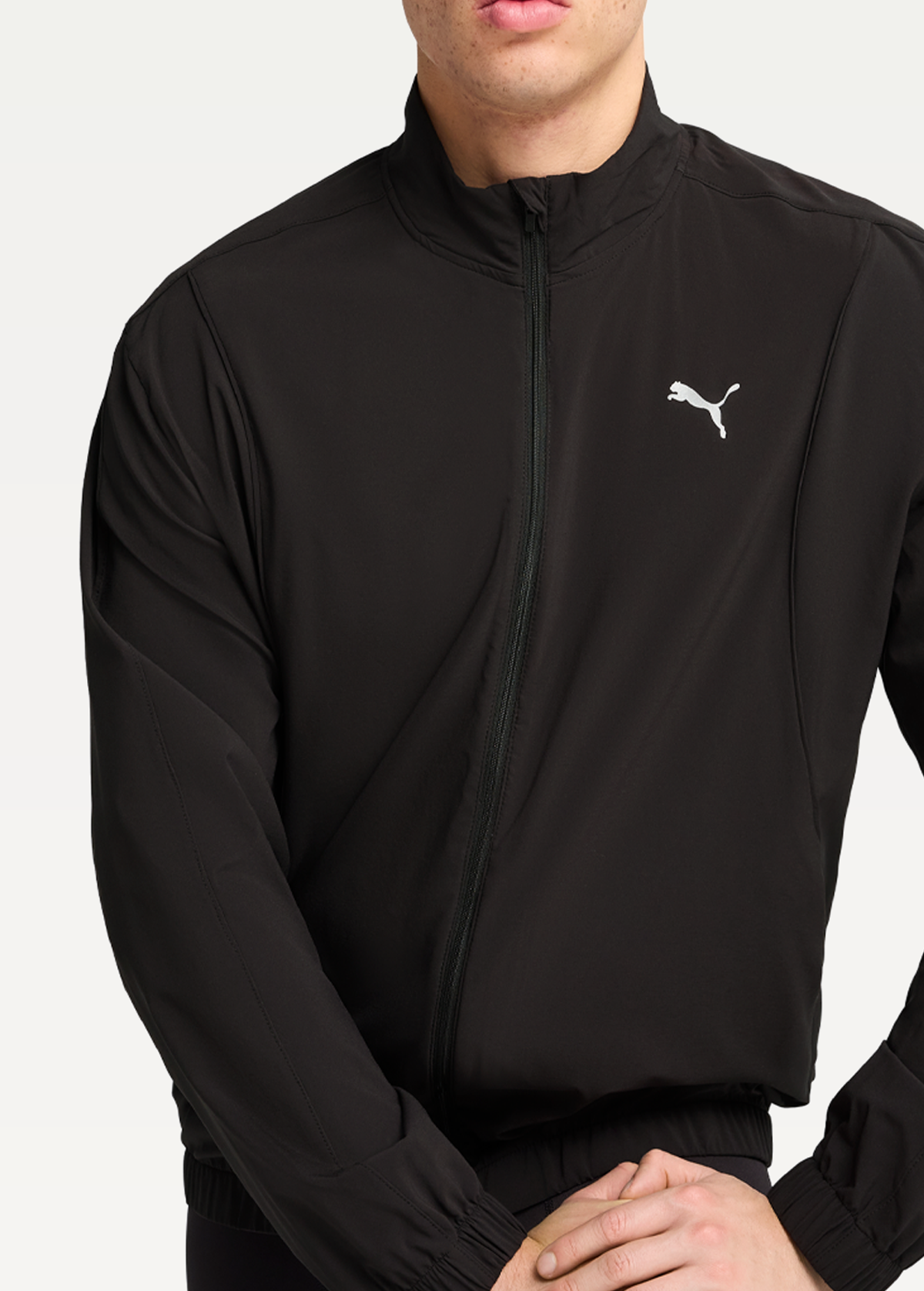 Спортивная куртка мужская PUMA RUN VELOCITY WOVEN JACKET черного цвета