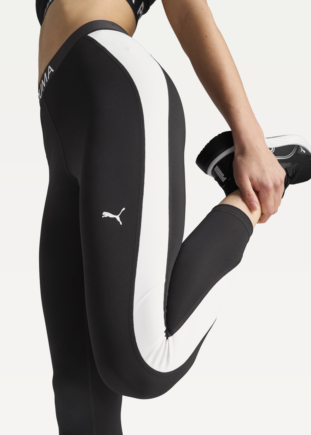 Легінси жіночі PUMA W PUMA STRONG CB TIGHT чорного кольору