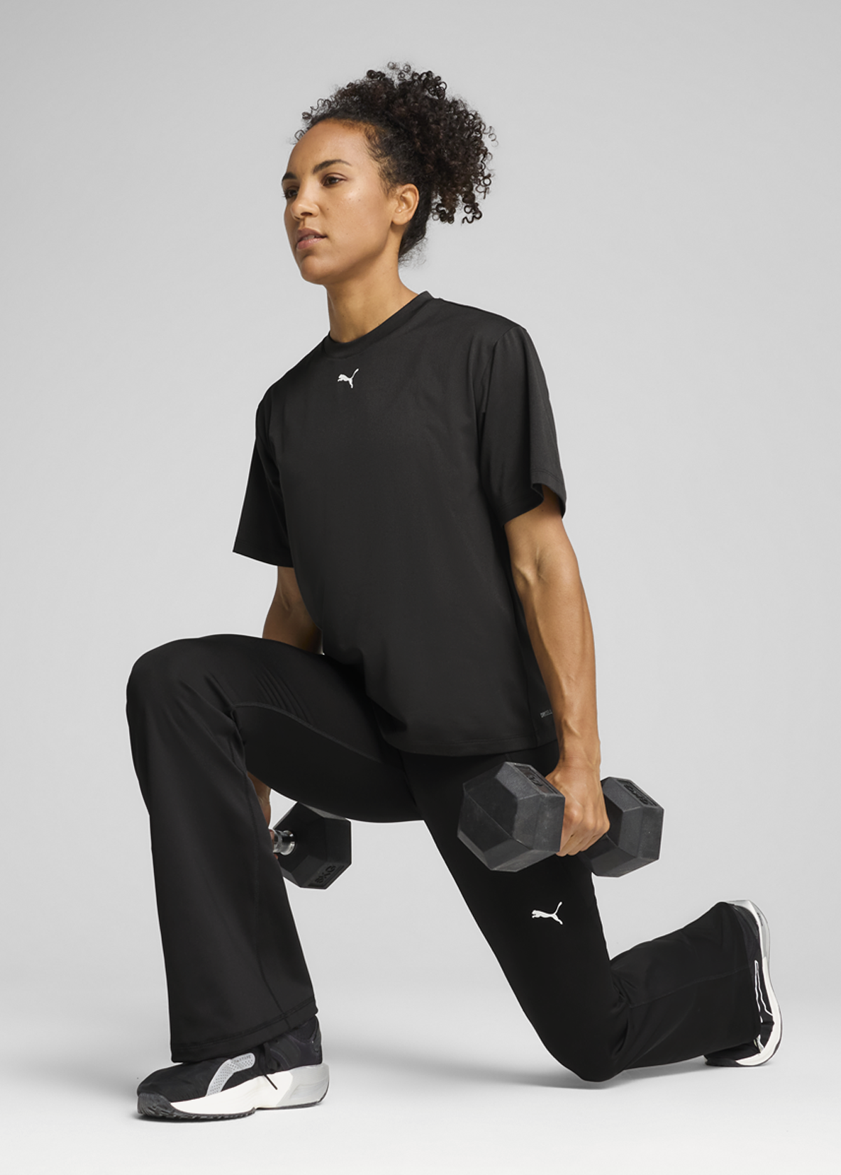 Футболка жіноча PUMA TAD ESSENTIAL RELAXED TEE чорного кольору