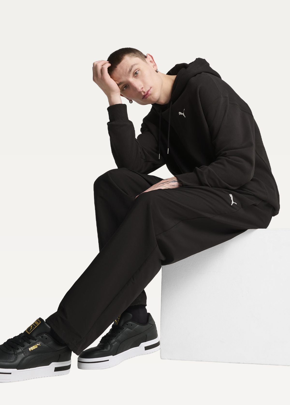 Худі чоловіче PUMA WARDROBE ESS Relaxed Hoodie чорного кольору