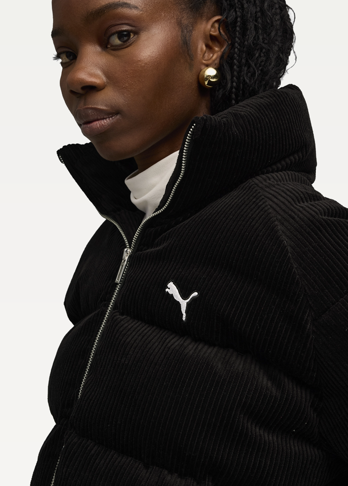 Куртка женская PUMA Corduroy Puffer Jacket черного цвета