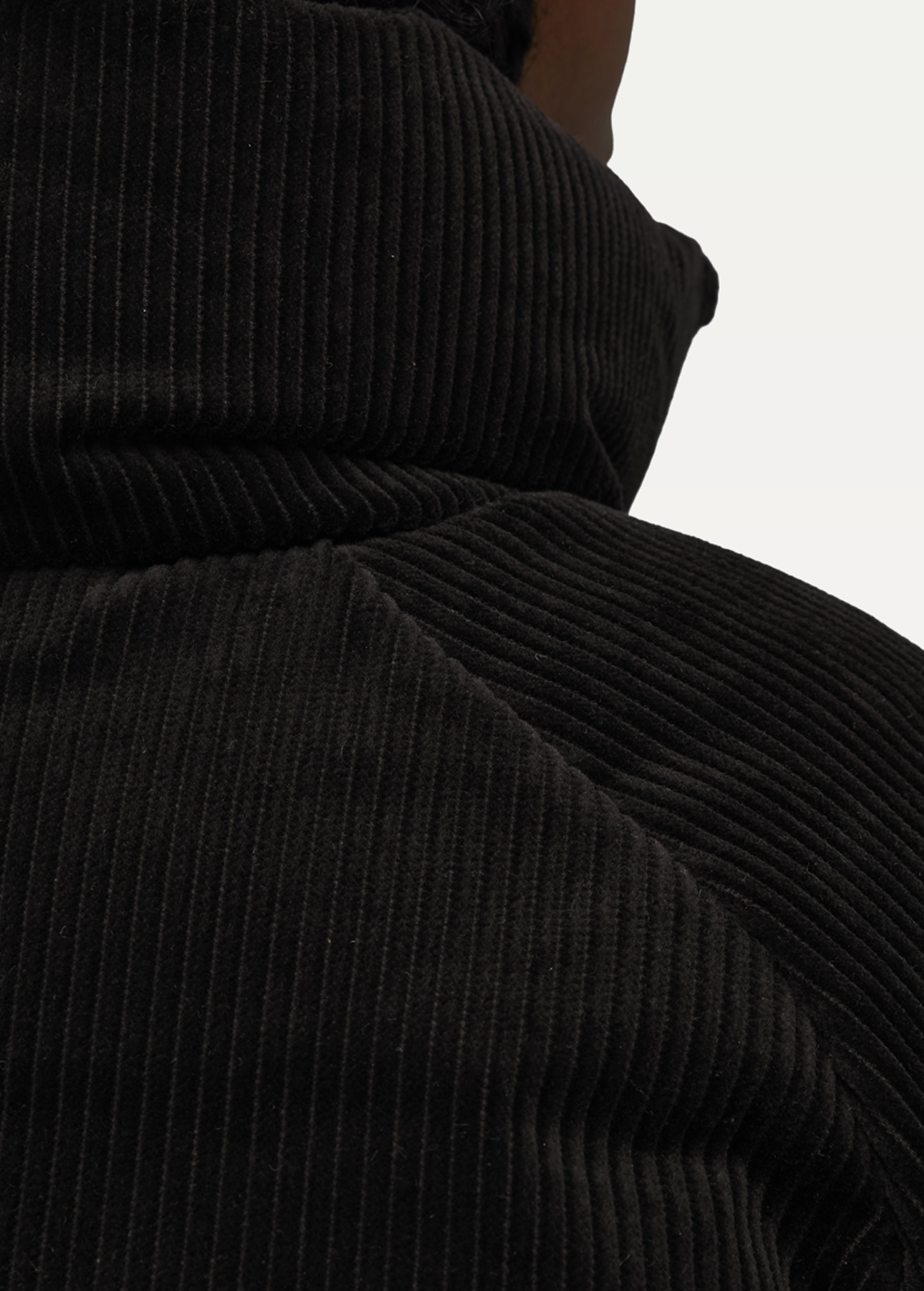 Куртка женская PUMA Corduroy Puffer Jacket черного цвета