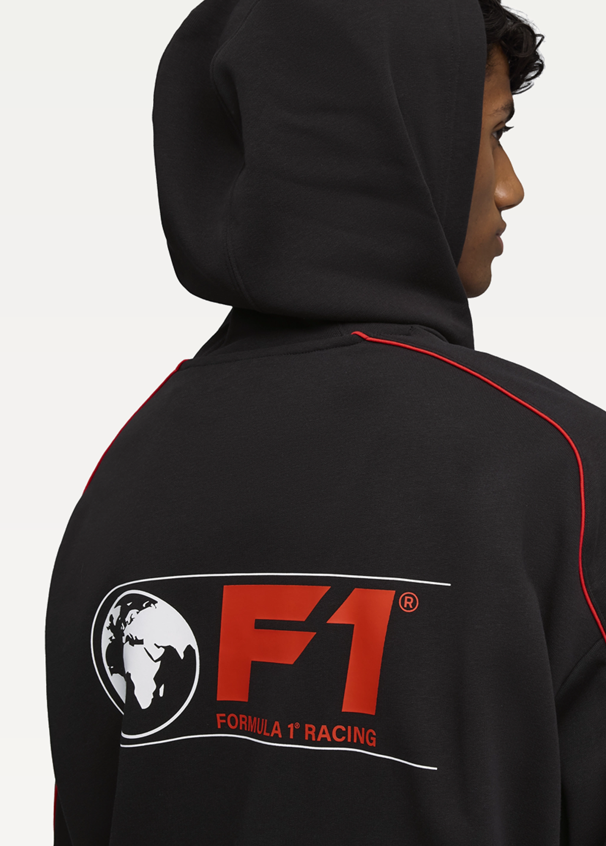 Худі чоловіче PUMA F1 Graphic Hoodie Relaxed чорного кольору