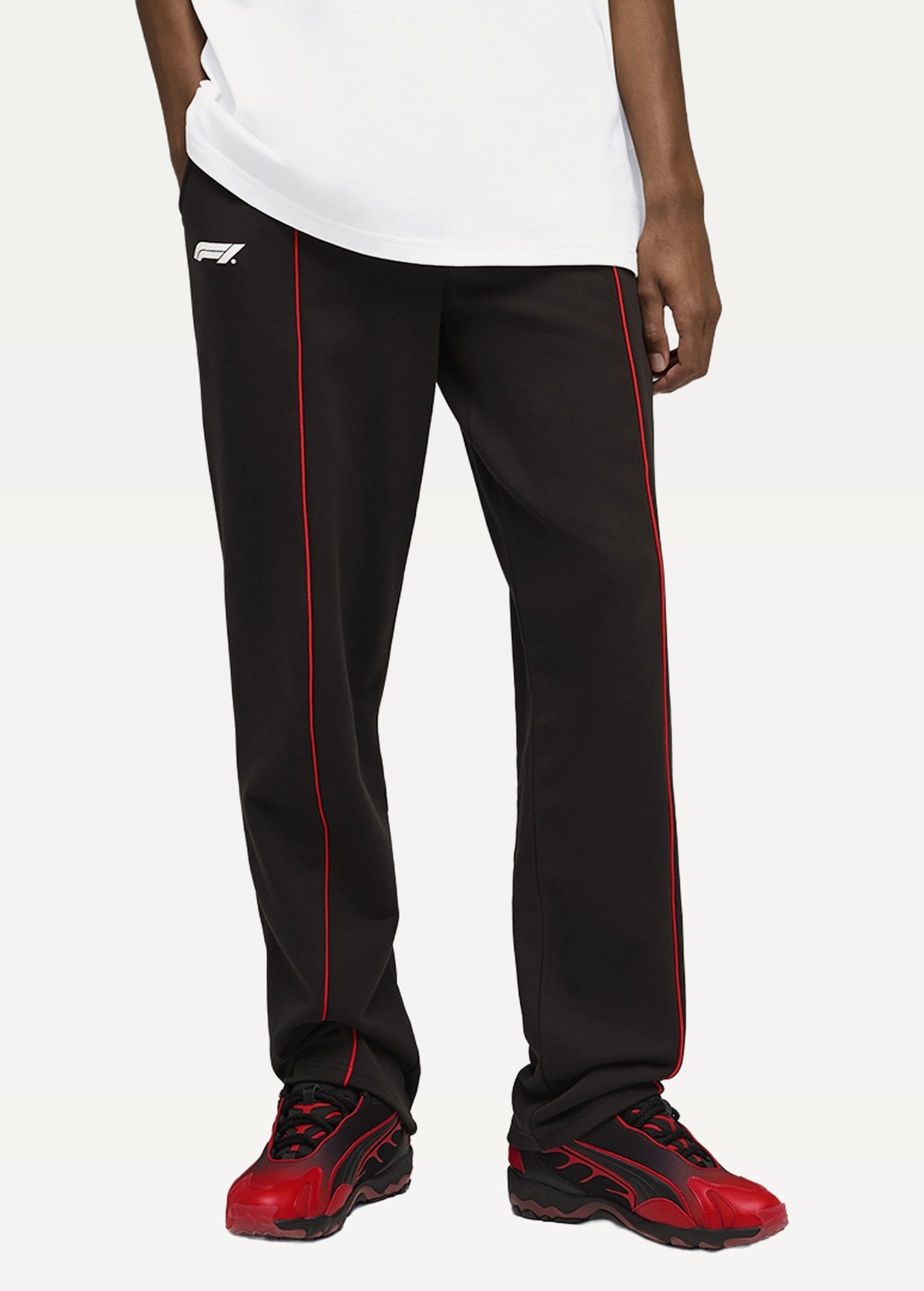 Спортивні штани чоловічі PUMA F1 Sweatpants Relaxed чорного кольору