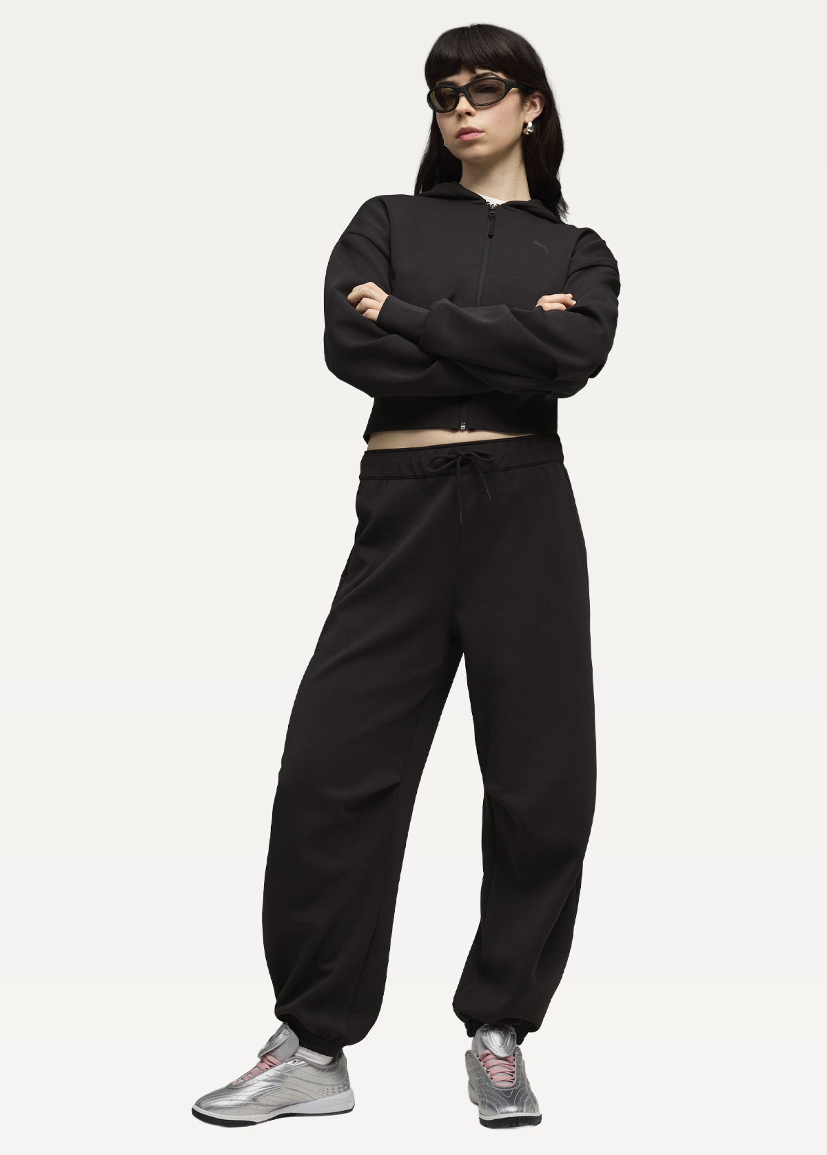 Худи женское PUMA PUMATECH SENSE FZ Hoodie DK черного цвета