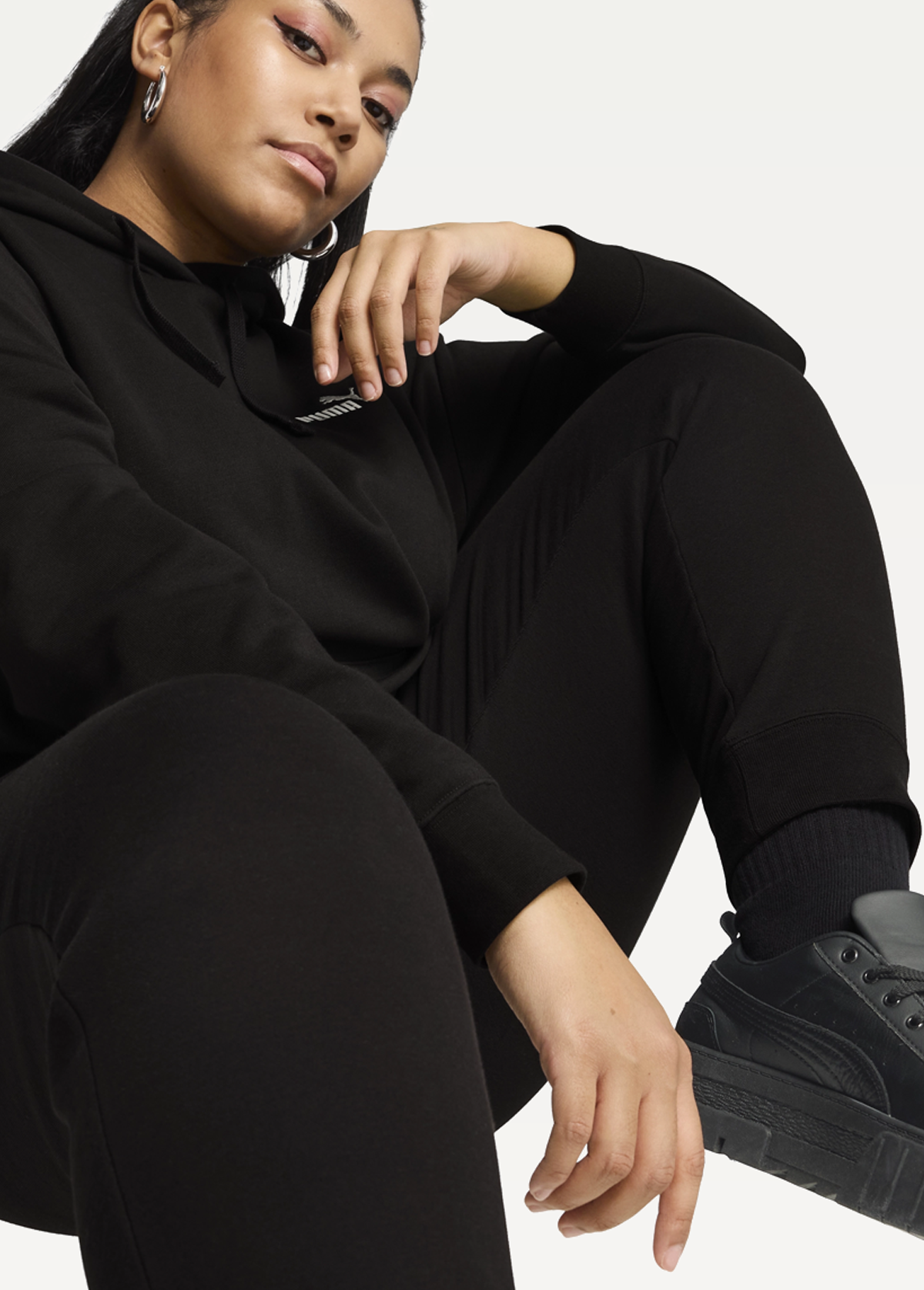 Штани спортивні жіночі PUMA ESS No. 1 Logo Sweatpants чорного кольору