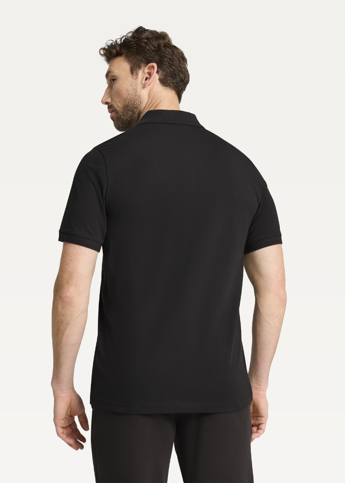 Поло мужское PUMA ESS Pique Polo черного цвета