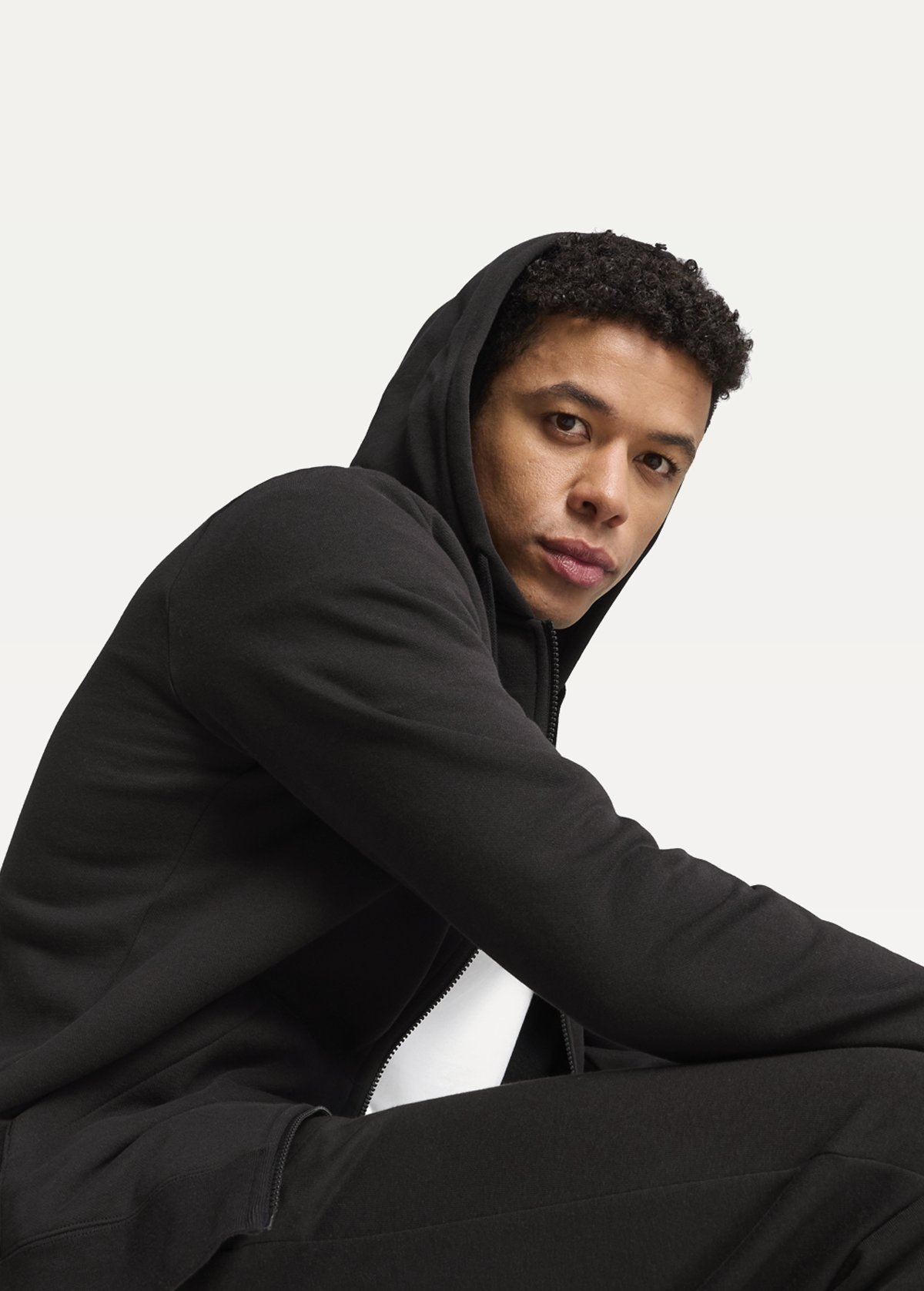 Худі чоловіче PUMA ESS Black Full-Zip Hoodie чорного кольору