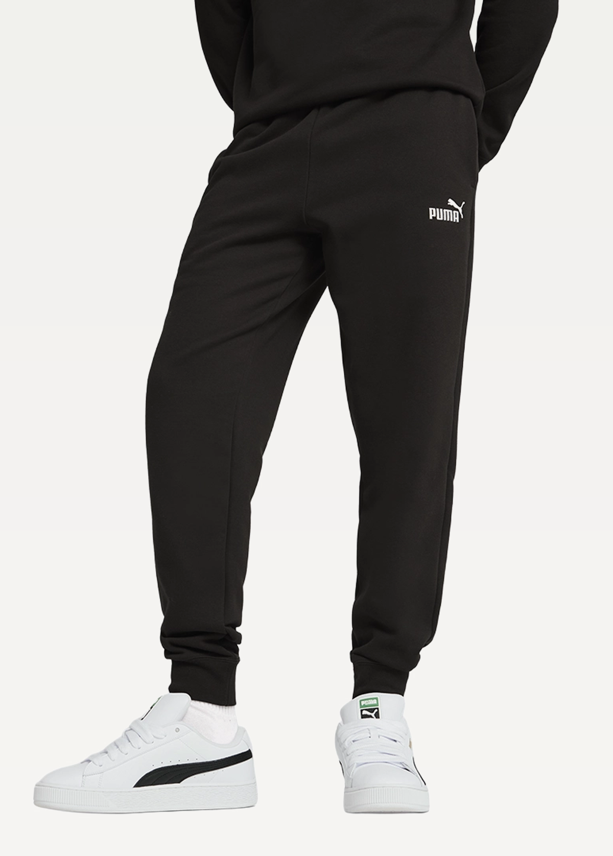 Штаны спортивные мужские PUMA ESS No. 1 Black Logo Sweatpants черного цвета
