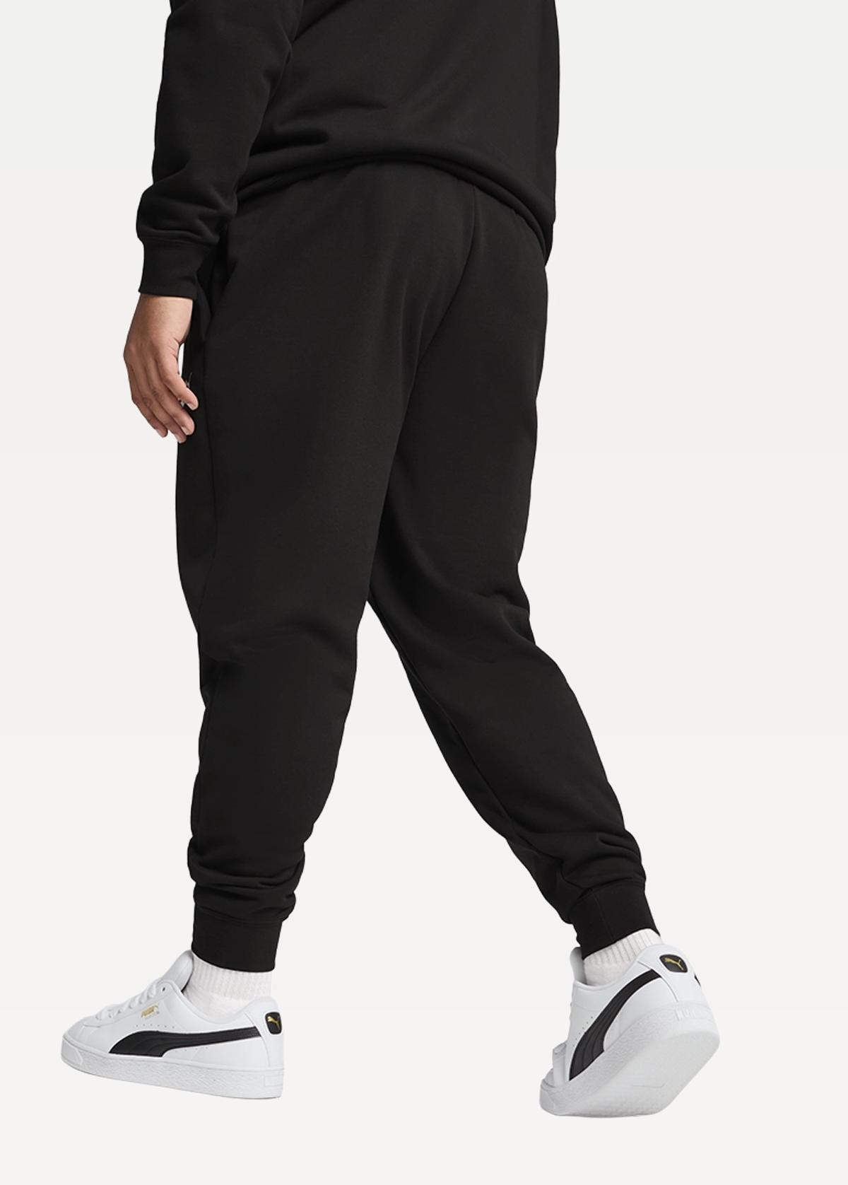 Штаны спортивные мужские PUMA ESS No. 1 Black Logo Sweatpants черного цвета