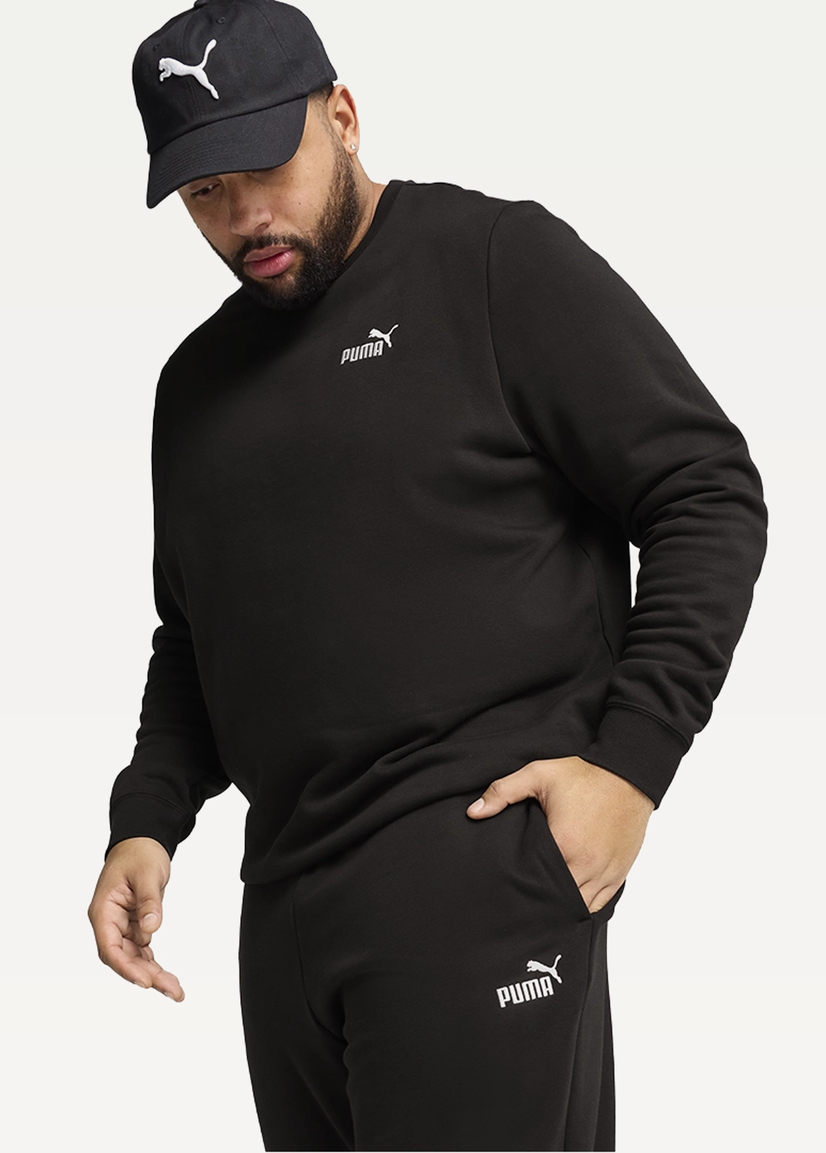 Штаны спортивные мужские PUMA ESS No. 1 Black Logo Sweatpants черного цвета