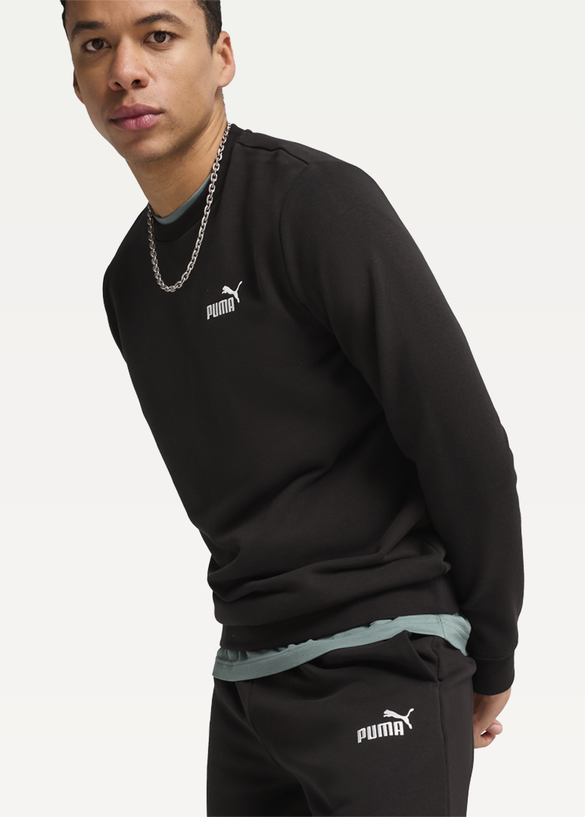 Спортивні штани чоловічі PUMA ESS No. 1 Logo Sweatpants з манжетами чорного кольору