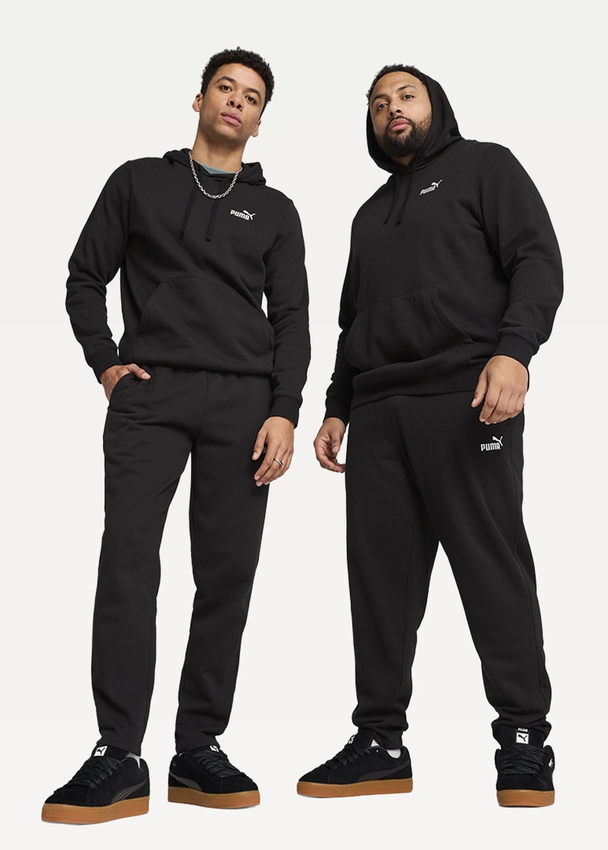 Штаны спортивные мужские PUMA ESS No. 1 Logo Sweatpants черного цвета