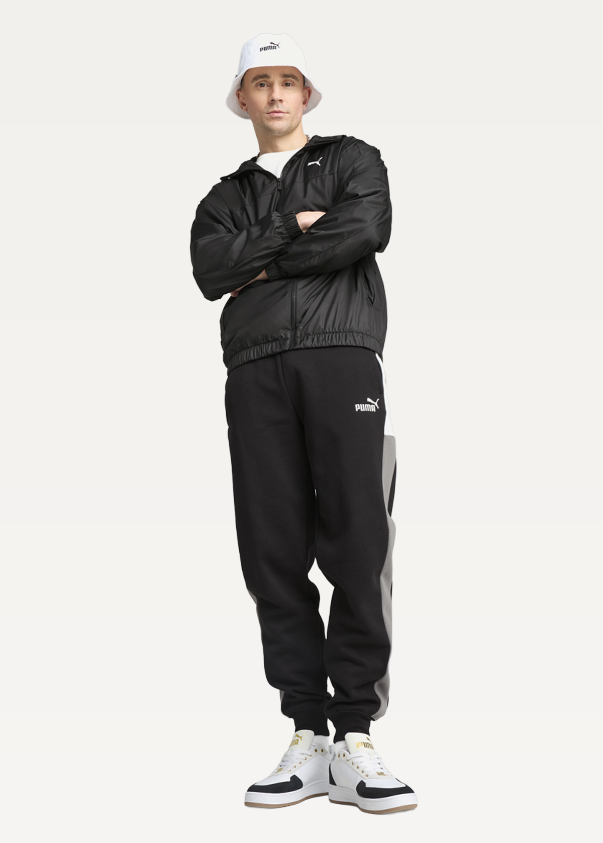 Вітрівка чоловіча PUMA ESS Relaxed Windbreaker чорного кольору