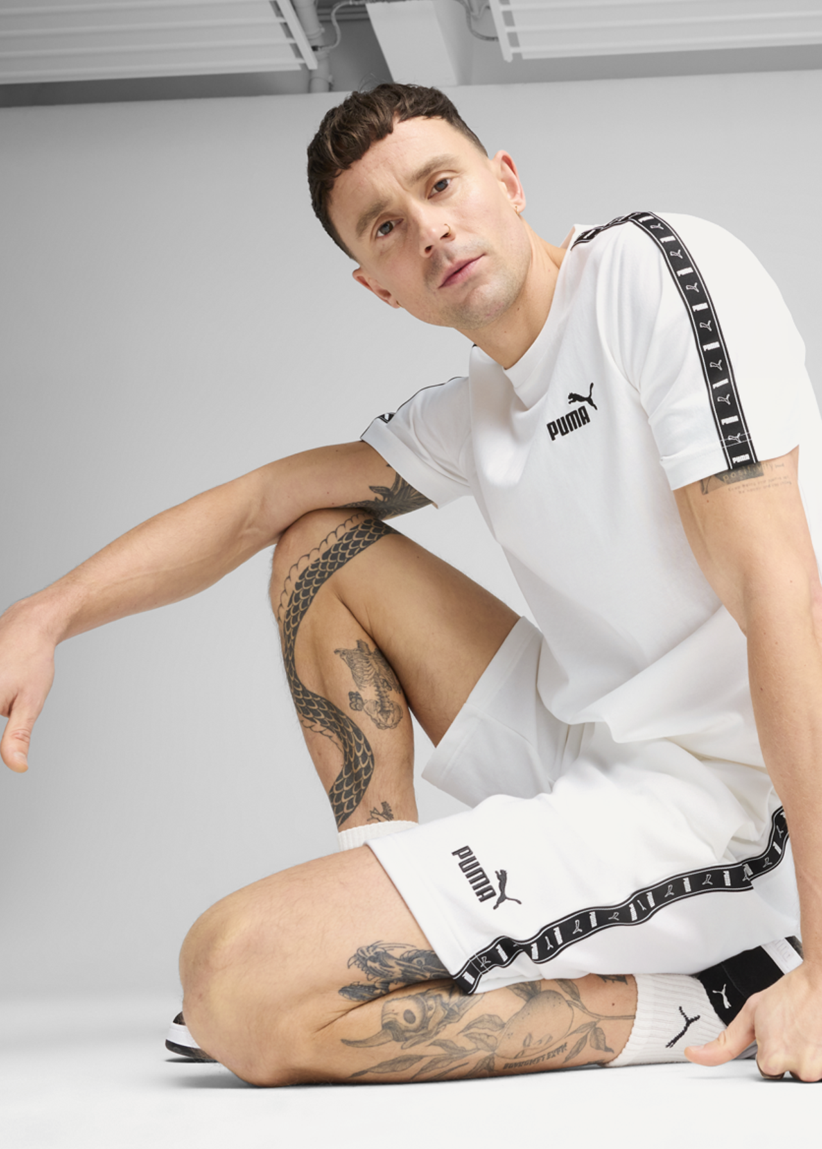 Футболка мужская PUMA ESS TAPE Tee Black белого цвета